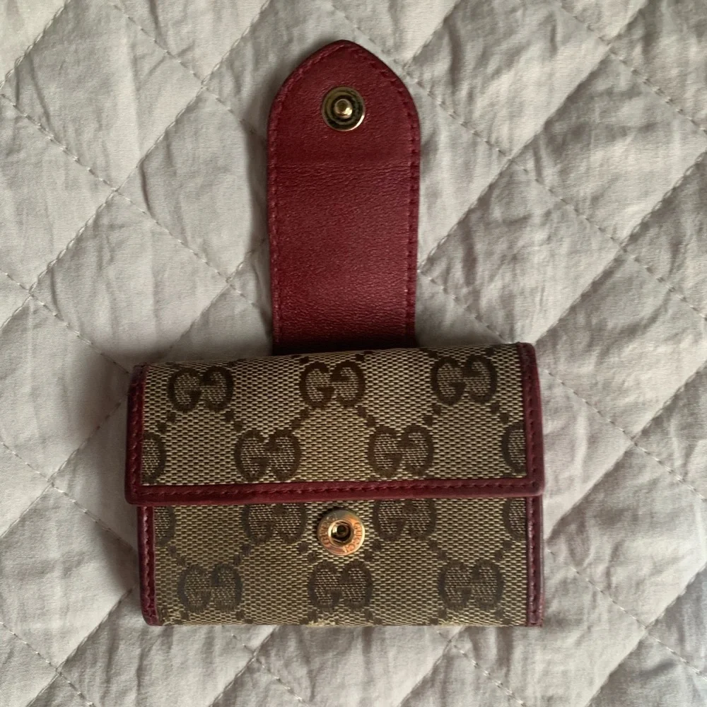 Authentic Gucci key case - Picture 3 of 12